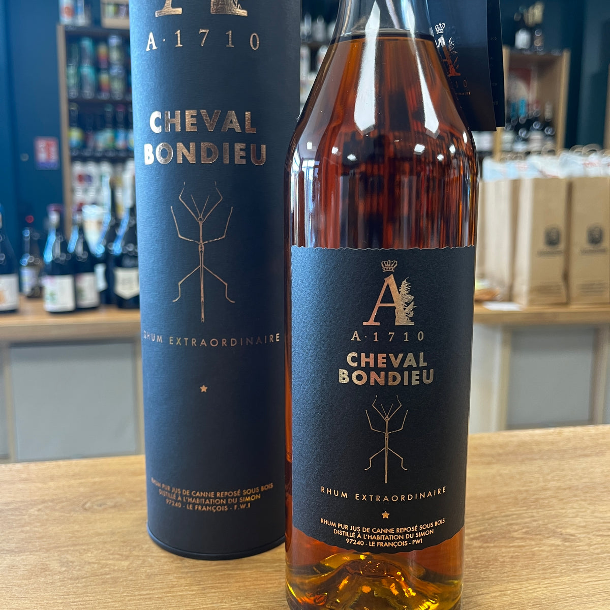 Bouteille et étui A1710 Cheval Bondieu, rhum agricole de Martinique reposé sous bois